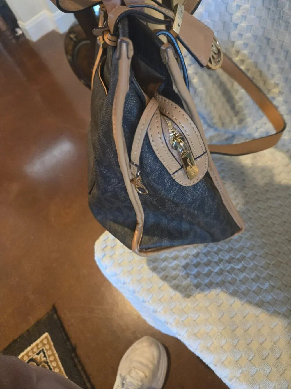 Michael Kors Darien Medium Signature Logo Tote 30S6GDKT6V